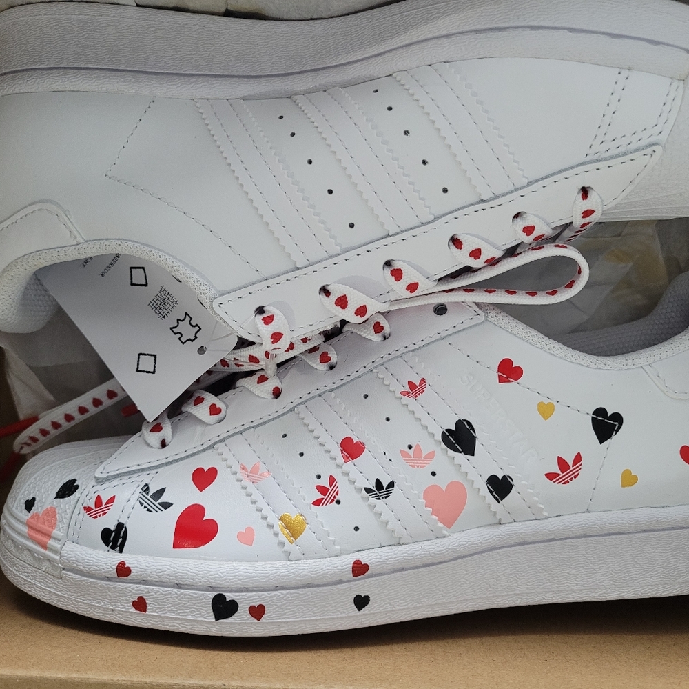 *NEW* Limited Edition Adidas Sneaker 😍